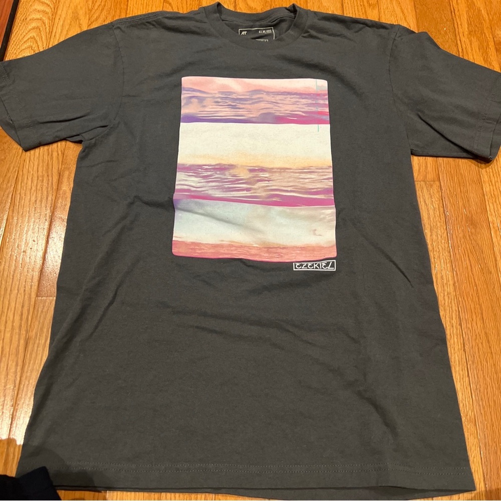 Ezekial Premium Ocean Water Color  Mens Medium Grey Short Sleeve Shirt VGUC